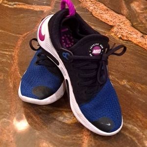 (Sold)Women's size 5 Nike running shoes